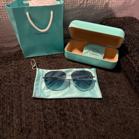 NIB✅ Tiffany & Co. Teal Aviator Sunglasses - Picture 2 of 10
